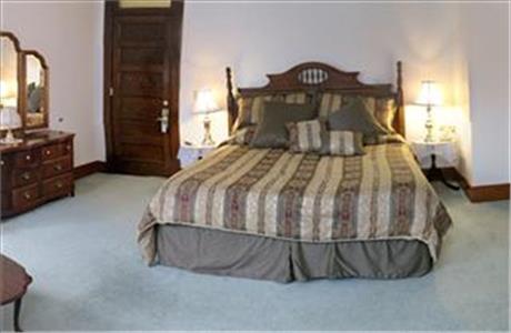 Town Hall Inn - Lead SD