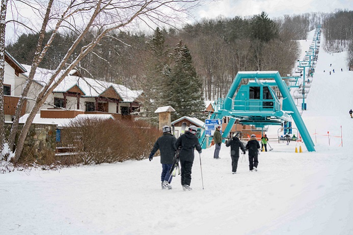The Sunrise Chairlift provides Ski in Ski out access to the slopes from the Inn