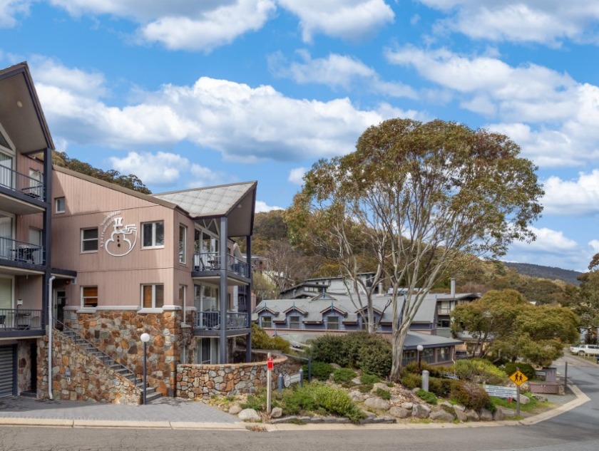 Snowman 7, Thredbo Village