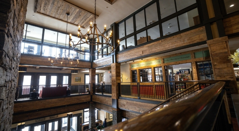 Grand Cafe on the upper lobby level