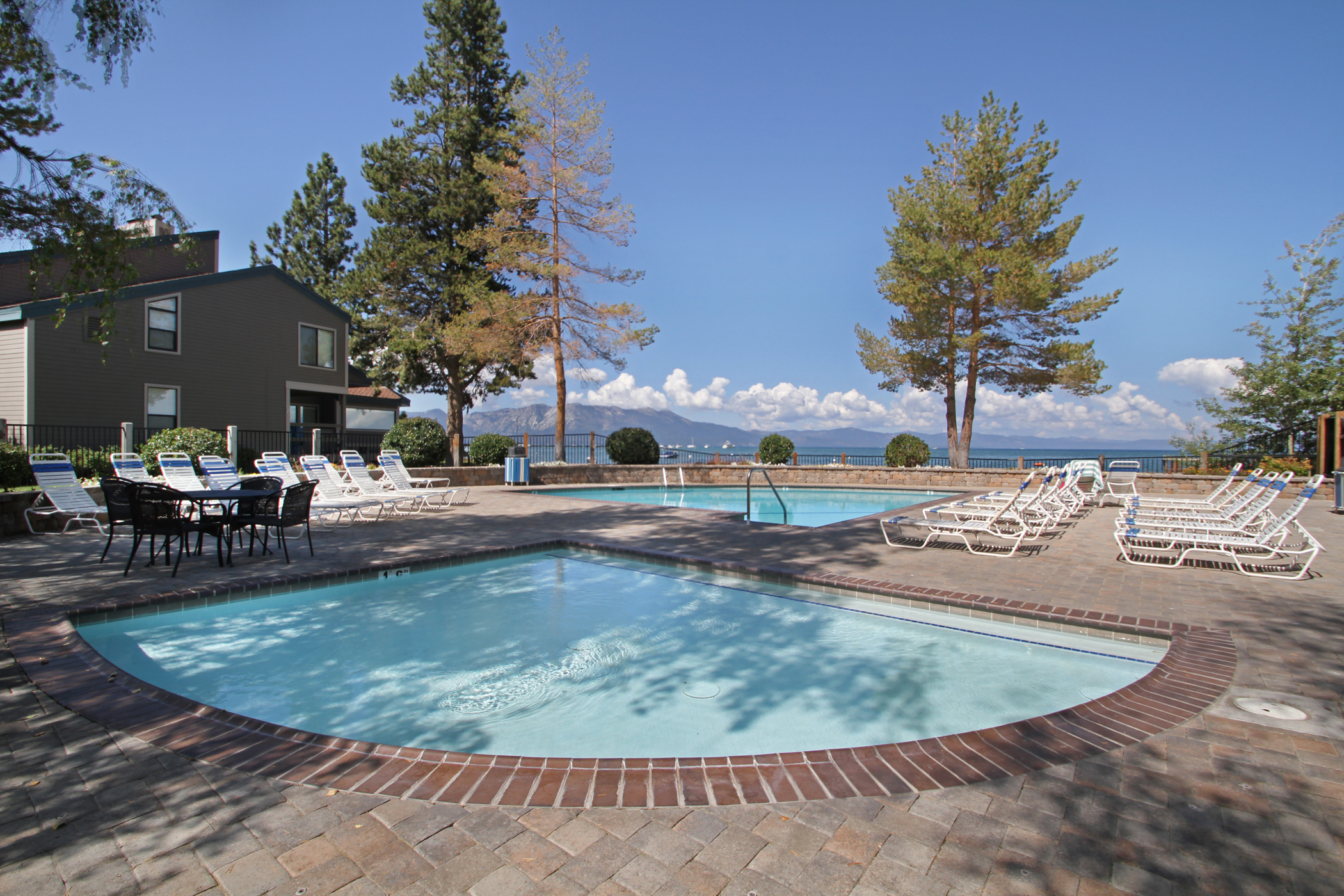 Lakeshore Pool and Kids wading pool