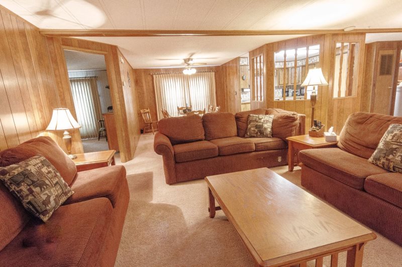 Dakota Pines Hideaway Family Room - Custer SD
