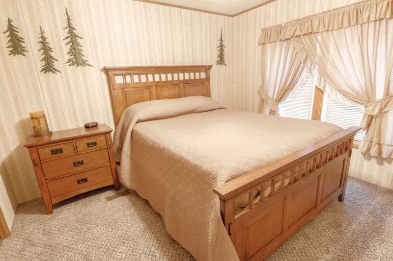 Dakota Pines Hideaway Queen Bedroom - Custer SD